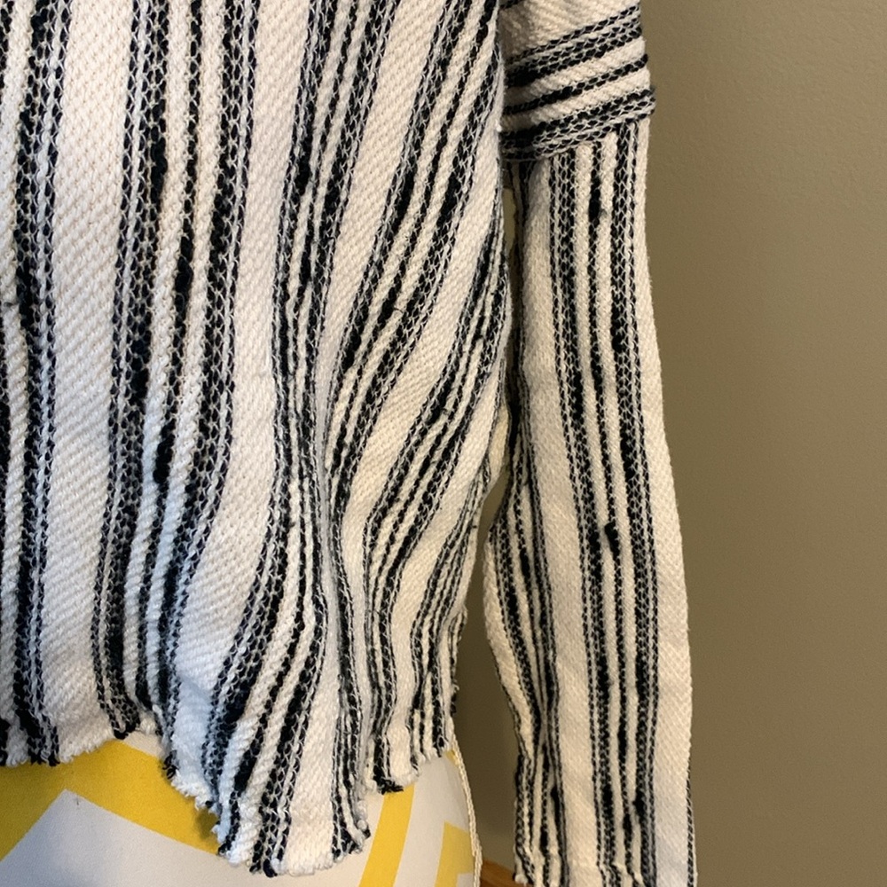 Women’s Juniors Storia White Black Stripes Crop Crewneck Oversized Sweater M - Picture 3 of 7